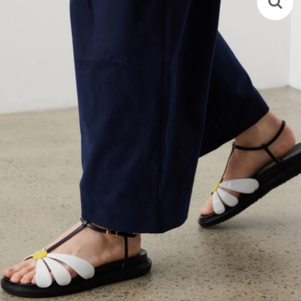 MARNI Fussbett Floral Applique Flat Sandals